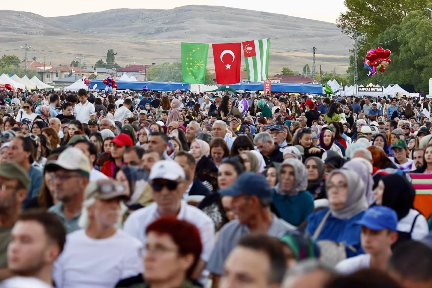 Kayseri’de 10. Uluslararası Uzunyayla Çerkes Kültür Festivali etkinliği galeri görseli
