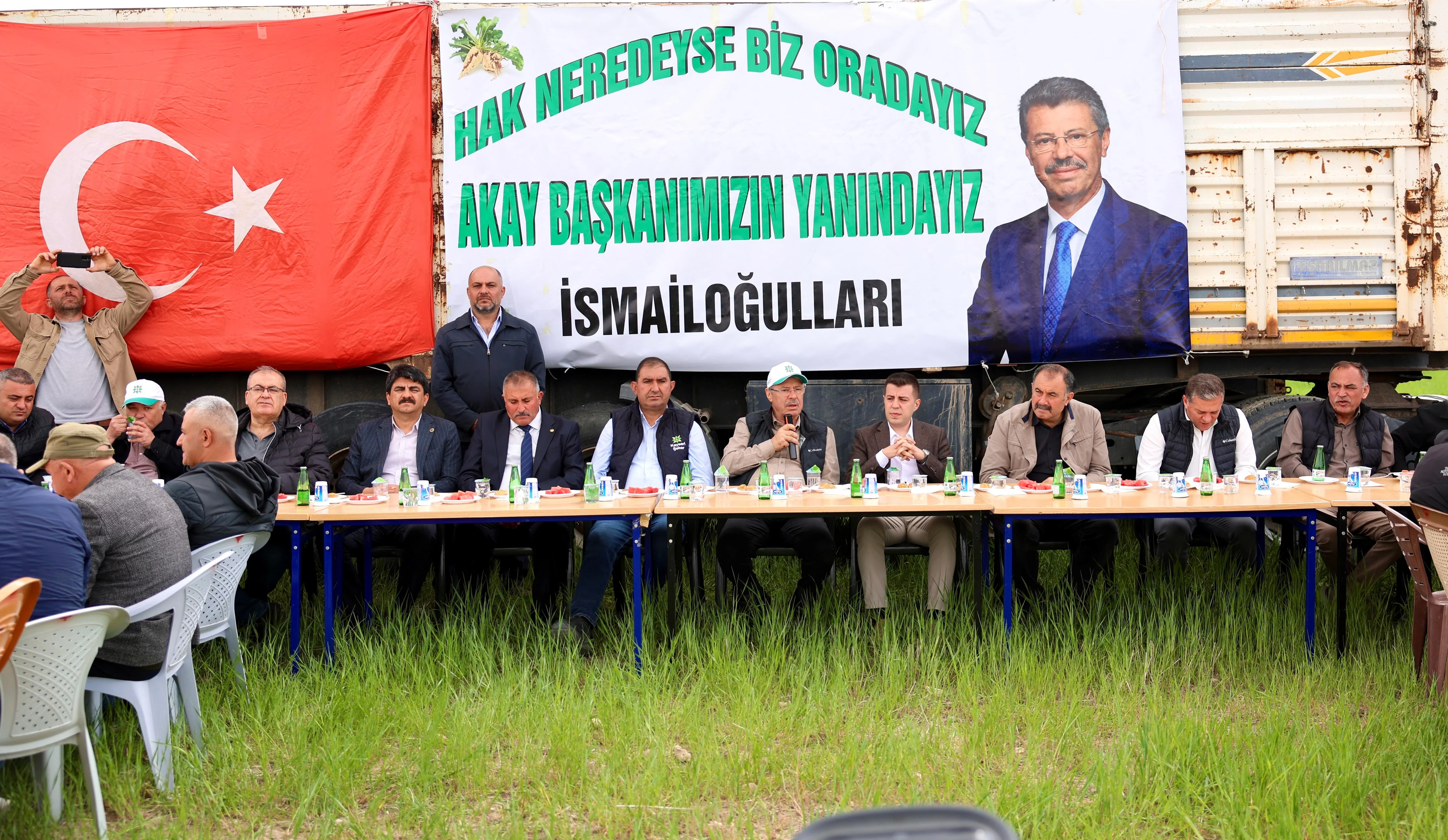 Kayseri Şeker Sahada Çiftçi İle Omuz Omuza galeri görseli