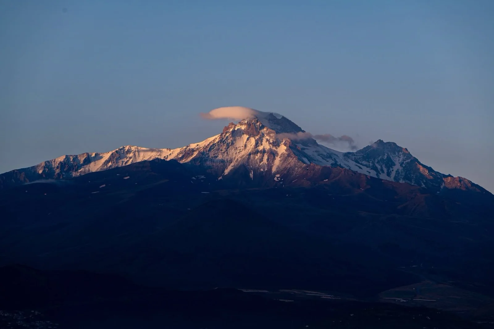 Erciyes’in zirvesine yağan kar doğal güzellik oluşturdu galeri görseli