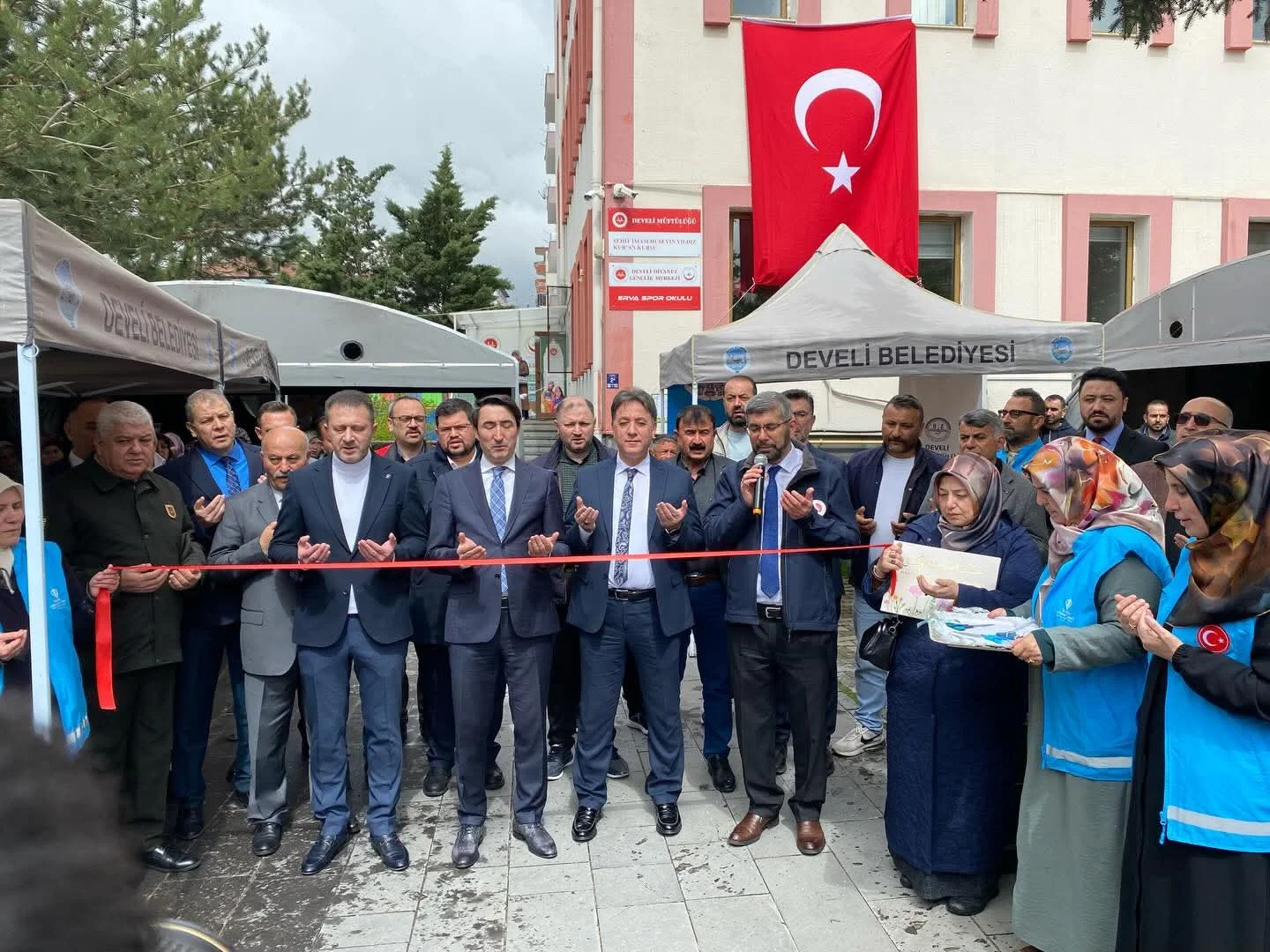 Develi’de Hayır Çarşısı Açıldı galeri görseli