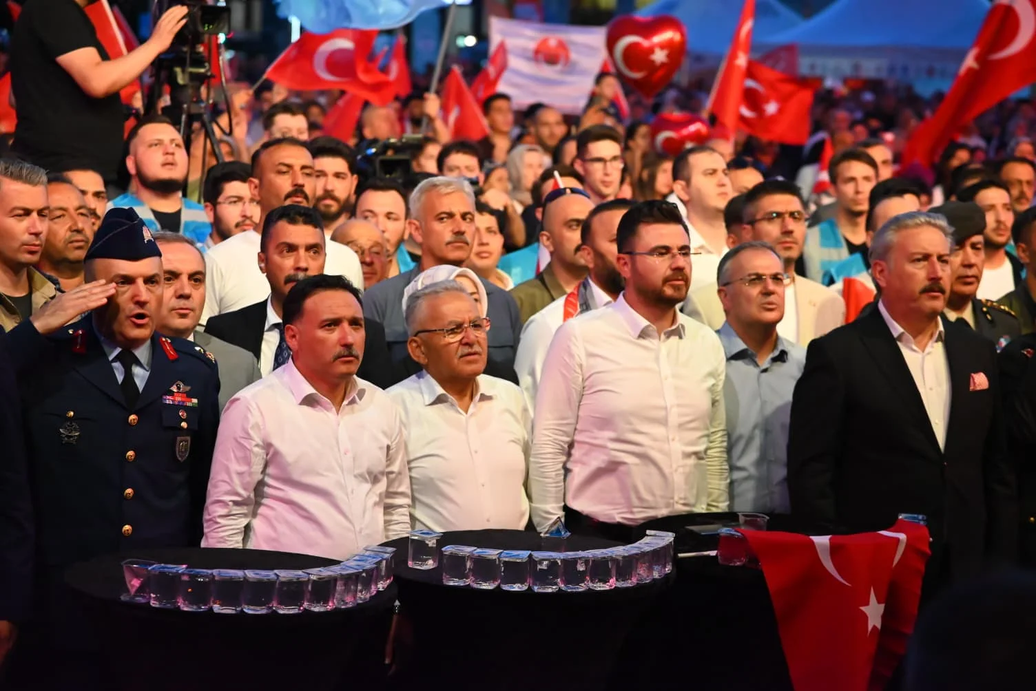 Vali Gökmen Çiçek: Siz bu meydandan Türkiye'ye nefes verdiniz galeri görseli