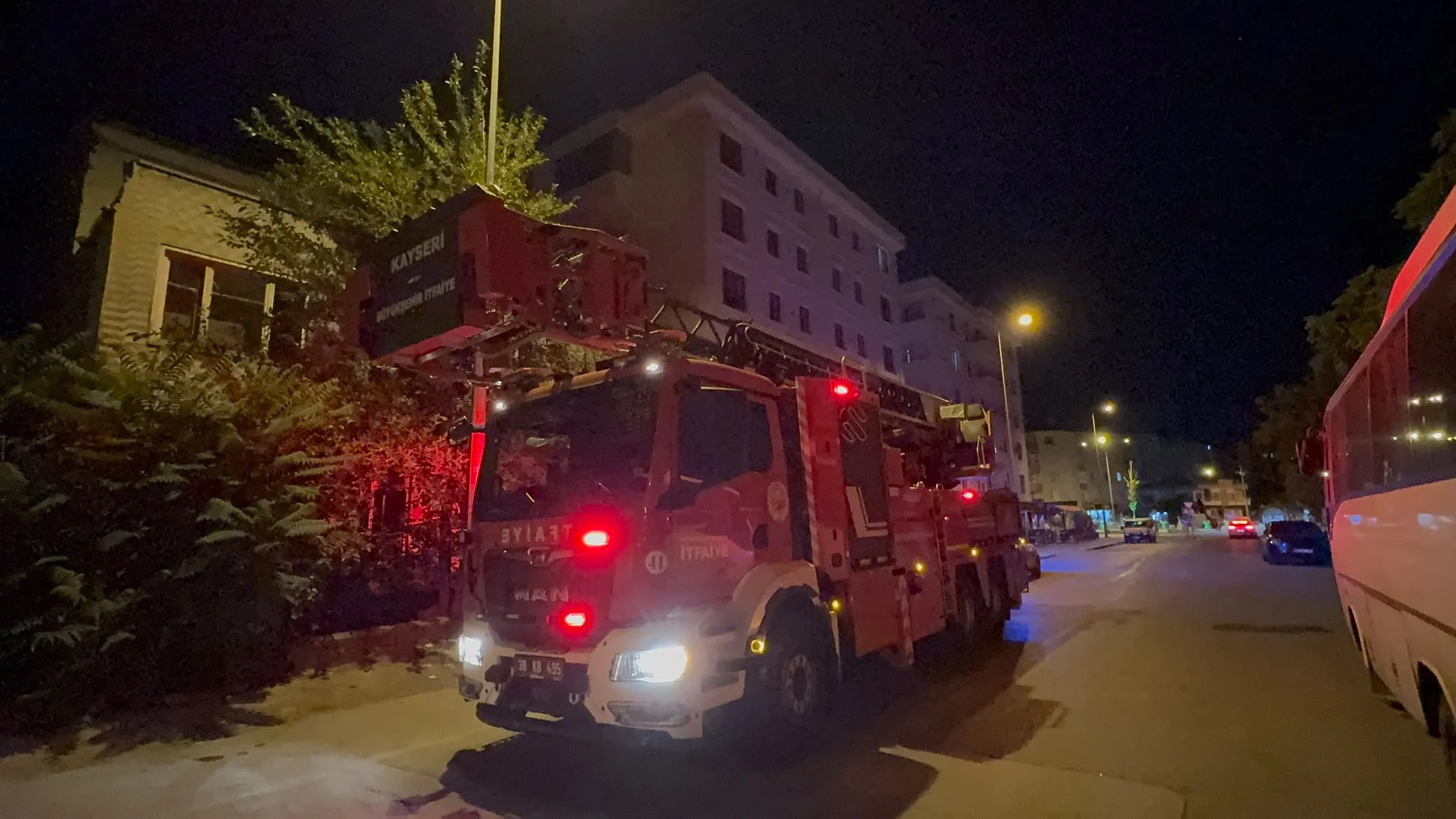 Apartmanda yanık kokusu ihbarı ekipleri harekete geçirdi kapak görseli