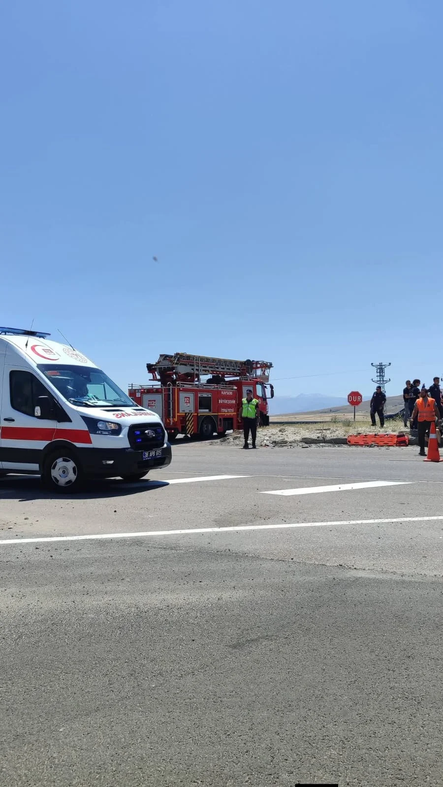 Kayseri’de iki otomobil çarpıştı: 2 ölü, 9 yaralı galeri görseli