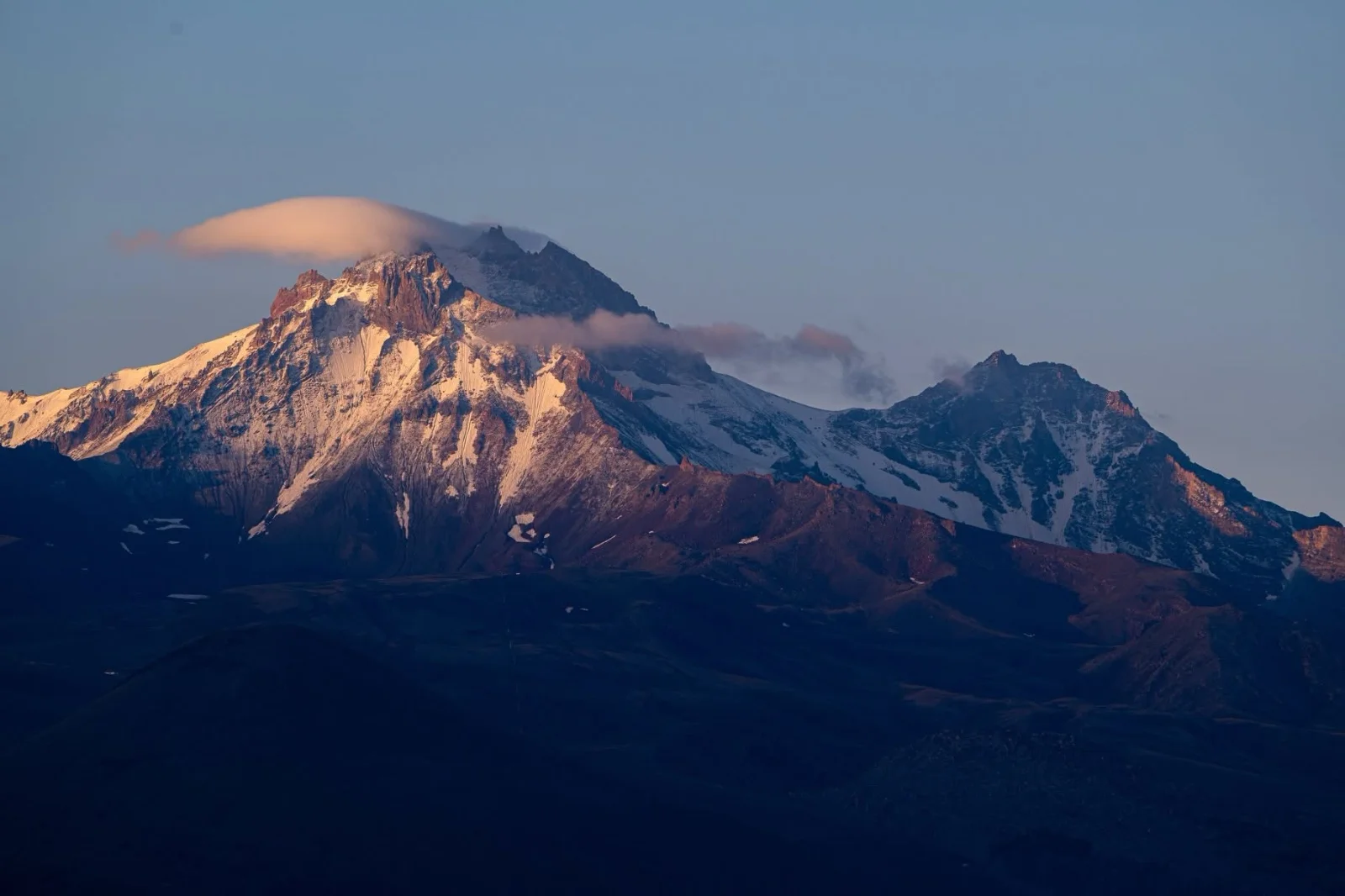 Erciyes’in zirvesine yağan kar doğal güzellik oluşturdu galeri görseli